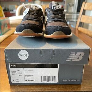 NEW 574 New Balance NEW-B Hook & Loop